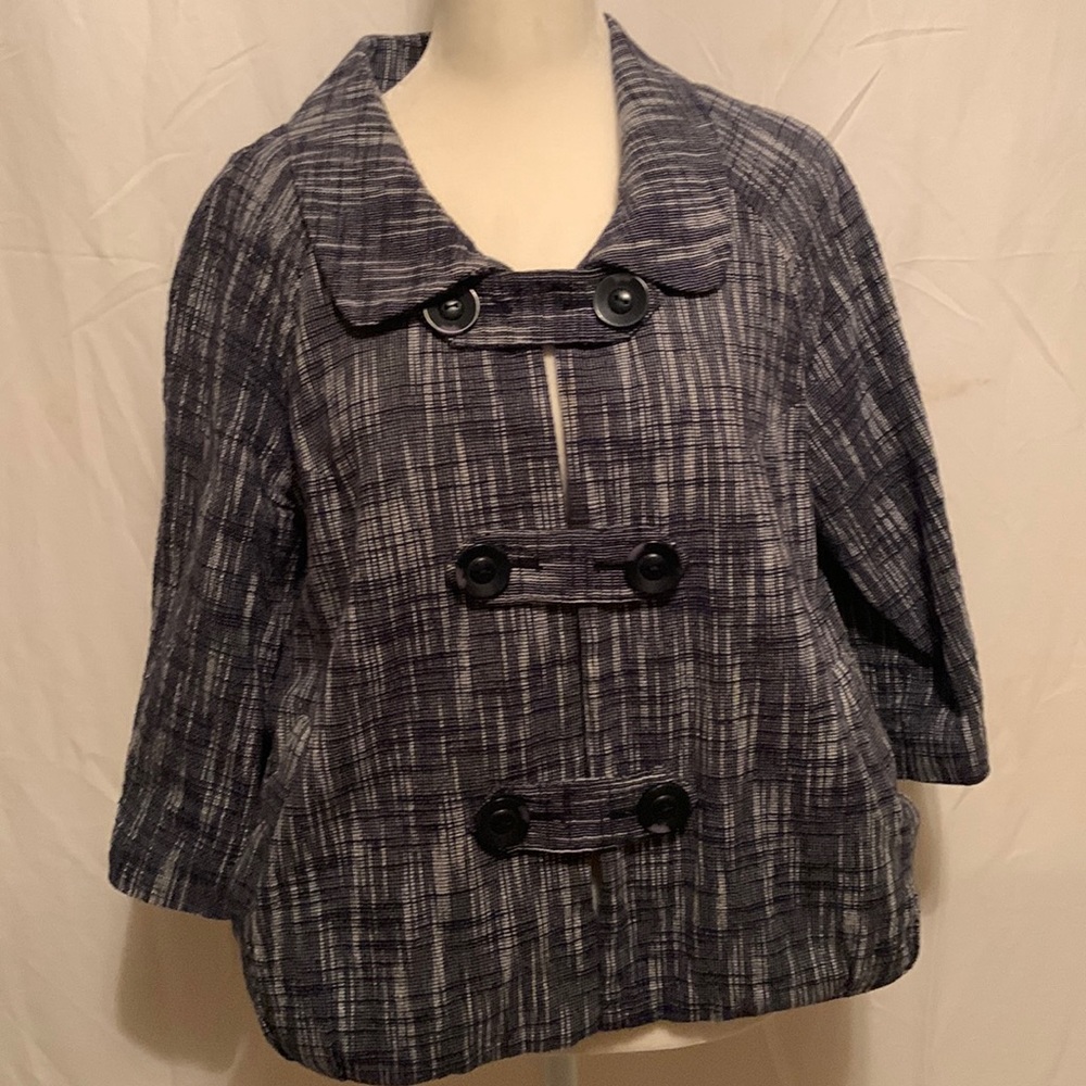 Women’s blue three-quarter sleeve suit jacket